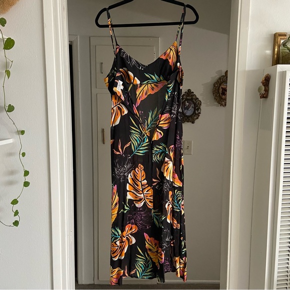 XIX PALMS Midi Dress - Picture 3 of 9